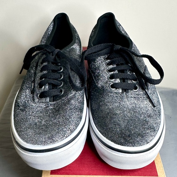 Vans Classic Black Silver Glitter Lace-Up Sneakers Women’s 8.5 / Men’s 7 – NWOT - Picture 3 of 9
